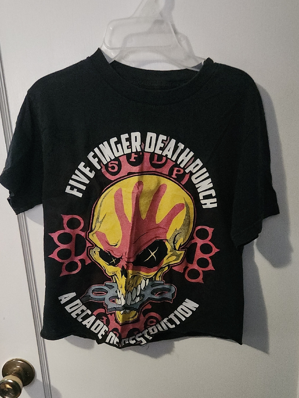 Ficw Finger Death Punch Cropped Concert Black Graphic Tee